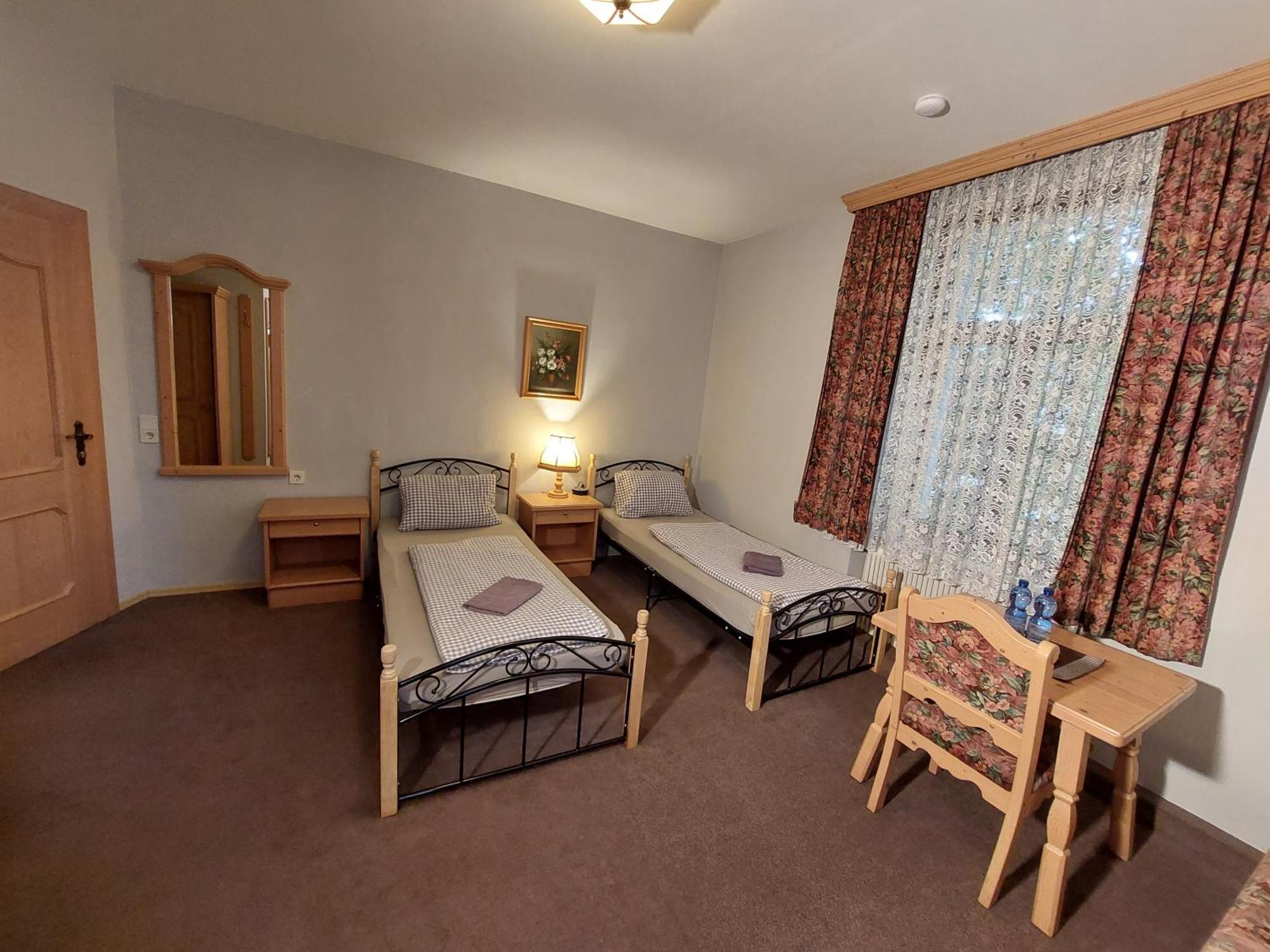 3 Raben - Leoben - Zimmer Fuer Geschaeftsreisende, Urlauber, Monteure Und Handwerker, Polski Pensjonat Austria エクステリア 写真